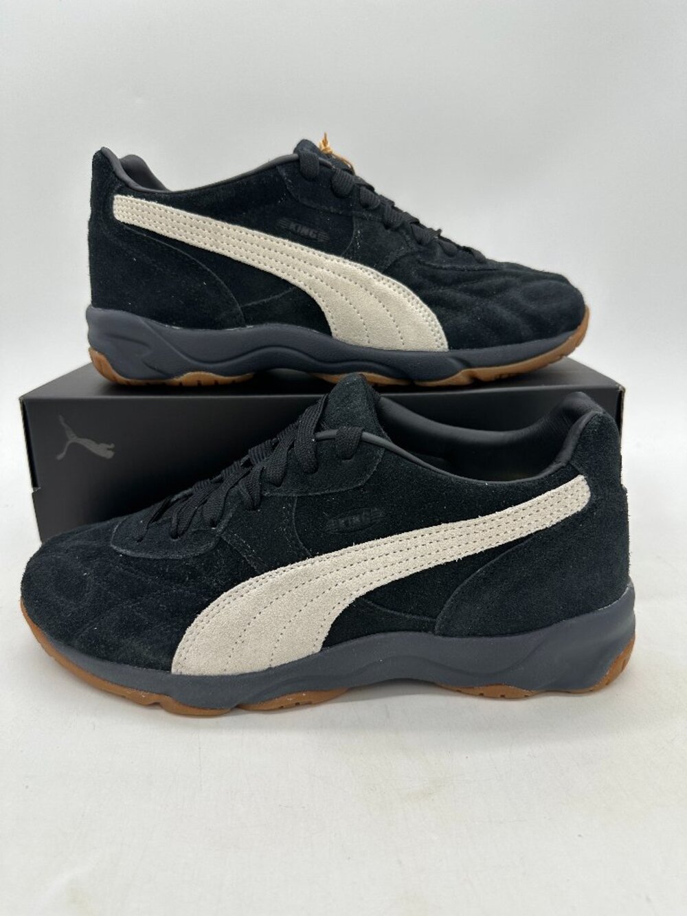 Puma King Indoor Men's Size 7 Black White Athletic Shoes 402965 01